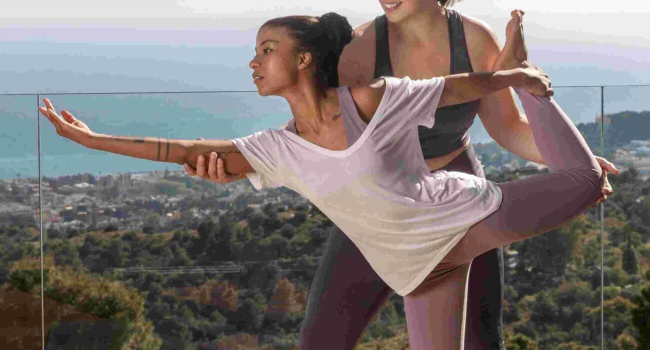 full-shot-woman-trying-yoga-pose (1)